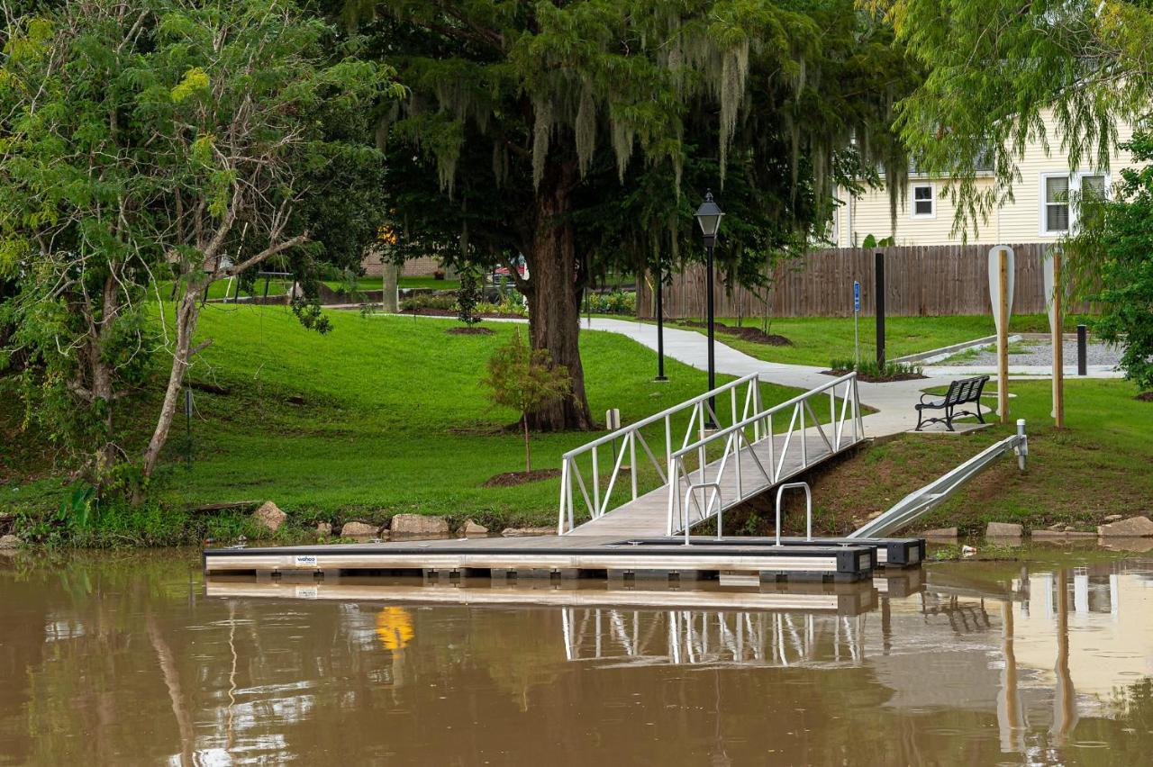 Вилла Chateau Royale, Pet Friendly, On Bayou, Downtown! Нью-Иберия Экстерьер фото