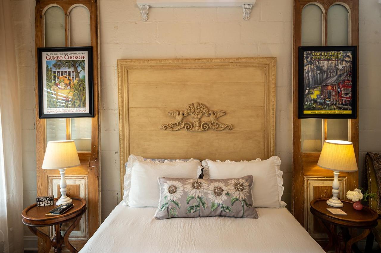 Chateau Royale, Pet Friendly, On Bayou, Downtown! Нью-Иберия Экстерьер фото