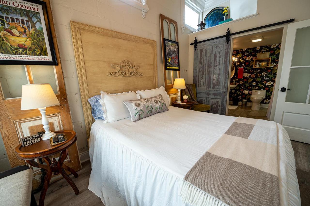 Chateau Royale, Pet Friendly, On Bayou, Downtown! Нью-Иберия Экстерьер фото