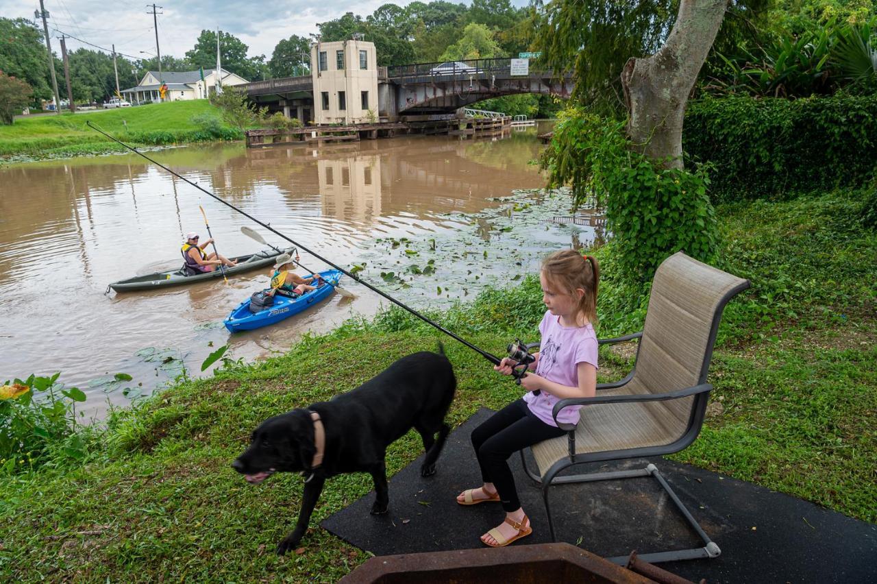 Вилла Chateau Royale, Pet Friendly, On Bayou, Downtown! Нью-Иберия Экстерьер фото