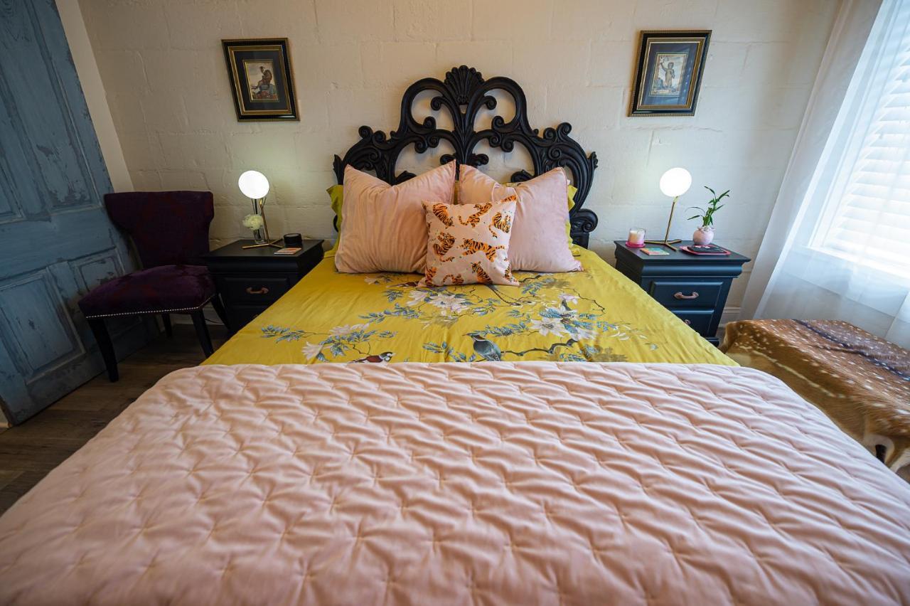 Chateau Royale, Pet Friendly, On Bayou, Downtown! Нью-Иберия Экстерьер фото